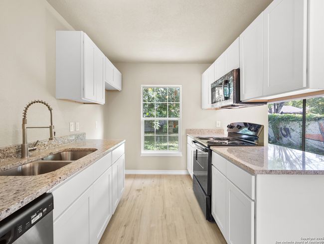 4819 Corian Oak Dr, House other with 3 bedrooms, 2 bathrooms and null parking in Kirby TX | Image 8