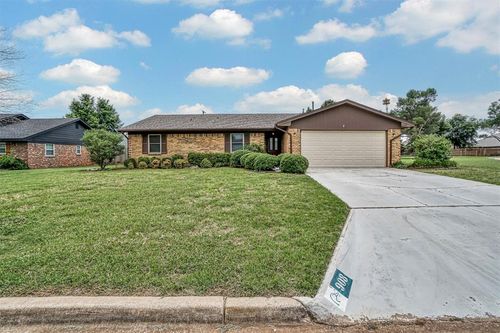 908 Trail Dr S, Altus, OK, 73521-1033 | Card Image