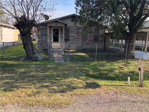 526 Dolores St, Taft, TX, 78390-2128 | Card Image