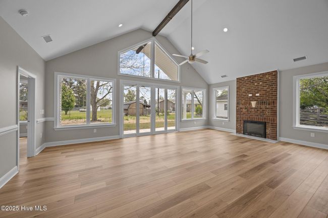 Living Room | Image 19