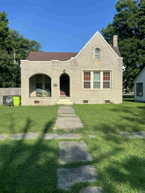 808 S College St, Stuttgart, AR, 72160-4828 | Card Image