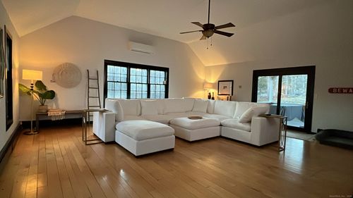 61 High Rock Rd, Sandy Hook, CT, 06482-1623 | Card Image