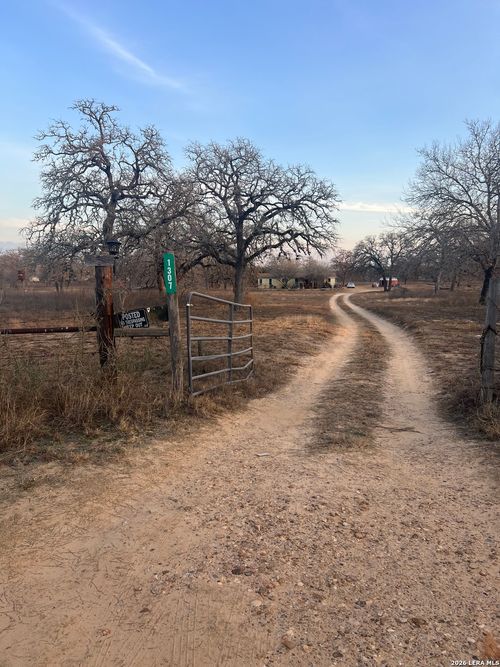 475 Roemer Ln, Floresville, TX, 78114 | Card Image