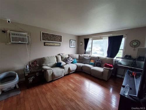 549 High St, Monroe, NY, 10950-1505 | Card Image