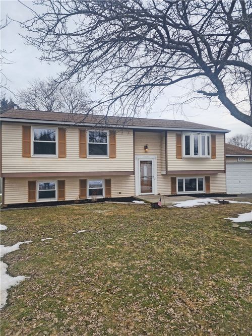 3258 Wildflower Dr, Walworth, NY, 14568-9403 | Card Image