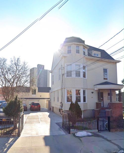 846 E 215th St, Bronx, NY, 10467-6187 | Card Image