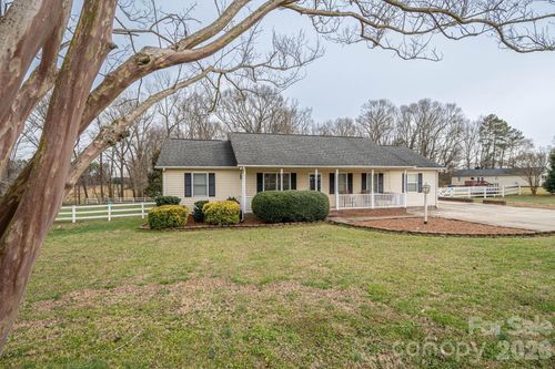 112 Pilots Ridge Dr, Bessemer City, NC, 28016-6725 | Card Image