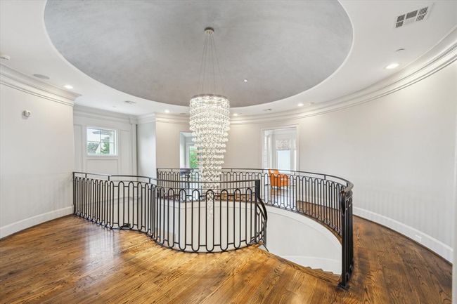 8304 Maple Ct, House other with 5 bedrooms, 5 bathrooms and 2 parking in Bellaire TX | Image 19