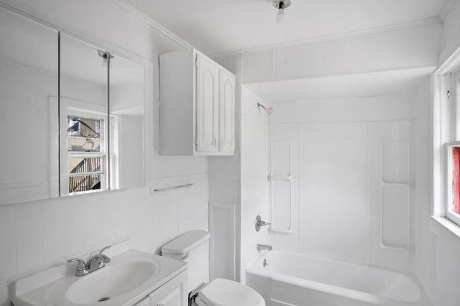 Bathroom | Image 8