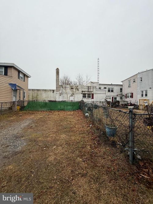 70 Miles Ave, TRENTON, NJ, 08610-4124 | Card Image