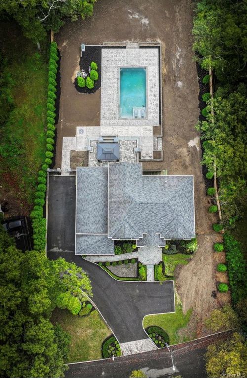4 Carriage Ct, Dix Hills, NY, 11746-5842 | Card Image