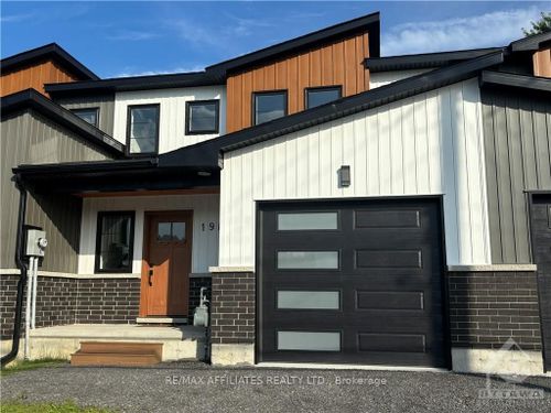 19B Dundas St, Iroquois, ON, K0E1K0 | Card Image