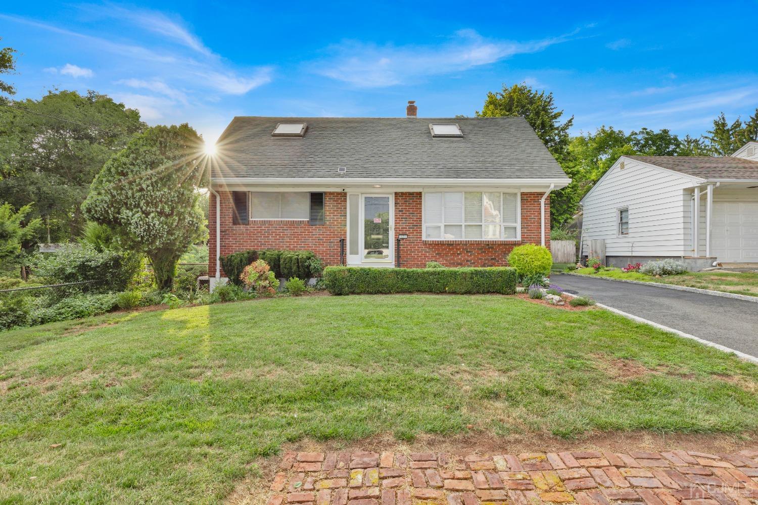 Burns St, Somerset, NJ 08873