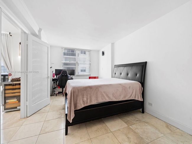 APT-1015 - 6039 Collins Ave, Condo with 1 bedrooms, 2 bathrooms and null parking in Miami Beach FL | Image 21
