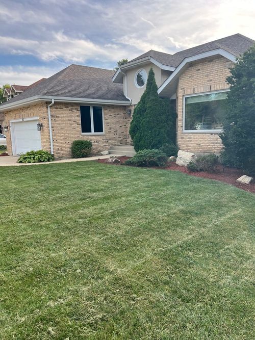 612 Edelweiss Dr, Antioch, IL, 60002-2121 | Card Image