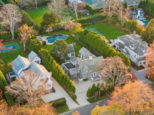 94 Post Ln, Southampton, NY, 11968-4919 | Card Image