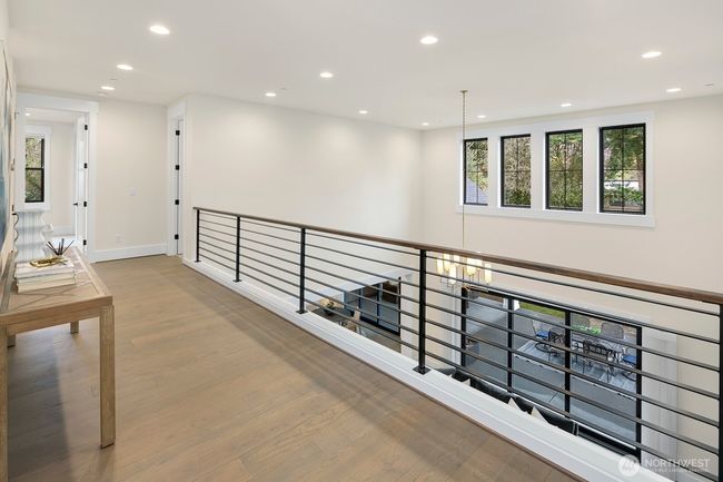 10906 Se 28 Th St, House other with 5 bedrooms, 5 bathrooms and 3 parking in Bellevue WA | Image 24