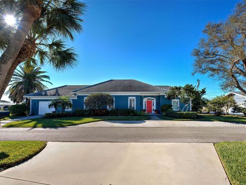 16 Gulf Manor Dr, Venice, FL, 34285-2715 | Card Image