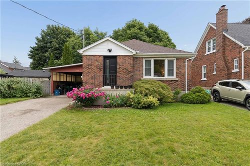 209 Bedford Rd, Kitchener, ON, N2G3A5 | Card Image