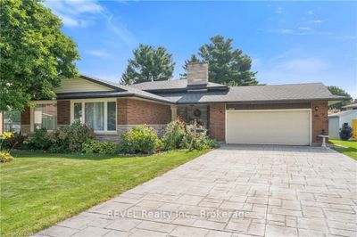 6768 Homestead Cres, House other with 3 bedrooms, 2 bathrooms and 10 parking in Niagara Falls ON | Image 3