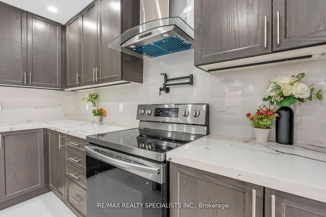 91 Buick Blvd, House other with 7 bedrooms, 5 bathrooms and 7 parking in Brampton ON | Image 14