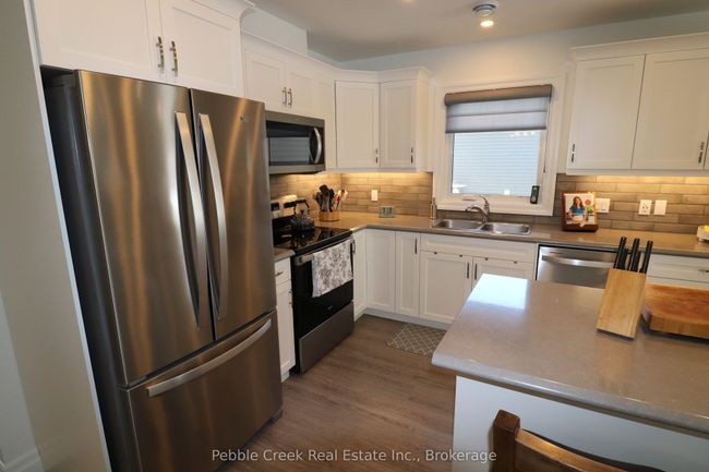215 Lake Breeze Dr, House other with 2 bedrooms, 2 bathrooms and 2 parking in Goderich ON | Image 8