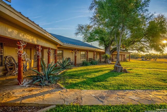 9239 Fm 133, Home with 7 bedrooms, 7 bathrooms and null parking in Cotulla TX | Image 36