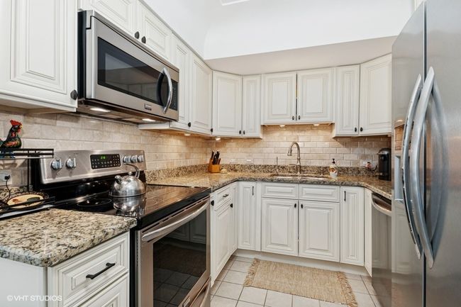 APT-217B - 128 Carriage Way Dr, Condo with 3 bedrooms, 2 bathrooms and 2 parking in Burr Ridge IL | Image 7