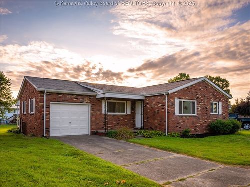 102 Peak Cir, Hurricane, WV, 25526-1114 | Card Image