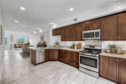 83 Waldorf, Irvine, CA, 92612 | Card Image