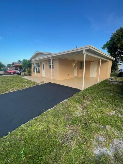 688 Nw 21st St, Pompano Beach, FL, 33060-4817 | Card Image