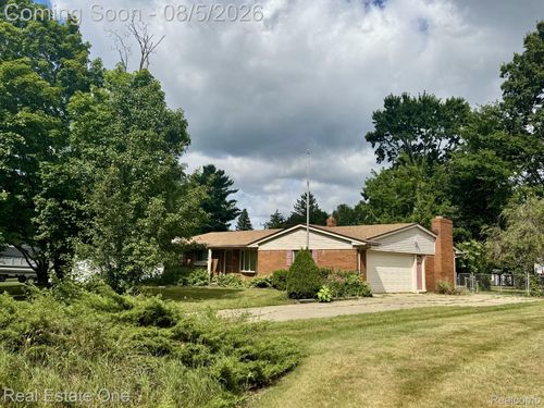 3764 Lake Oakland Shores Dr, Waterford, MI, 48329-2153 | Card Image