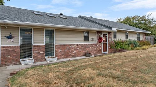 13544 Oak Park Dr, Siloam Springs, AR, 72761-9126 | Card Image