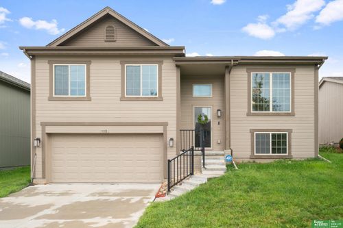 9152 Hanover St, Omaha, NE, 68122-5418 | Card Image