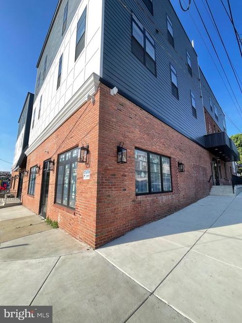 581 Jamestown St, PHILADELPHIA, PA, 19128-1727 | Card Image