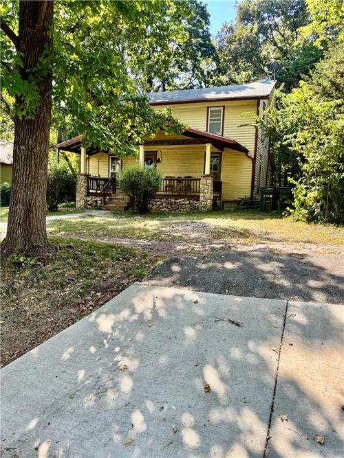 1123 Oregon St, Lawrence, KS, 66044-3363 | Card Image