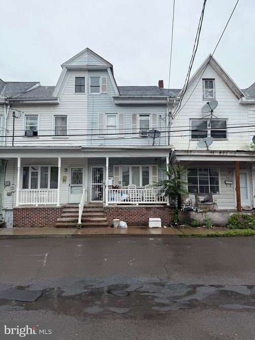 218 B St, GIRARDVILLE, PA, 17935-1412 | Card Image