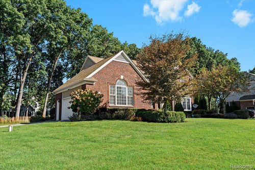 13802 Forest Ridge Cir, South Lyon, MI, 48178-9821 | Card Image