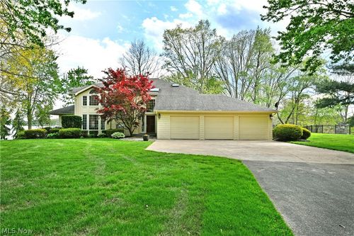 1551 Lake Crest Dr, Roaming Shores, OH, 44084-9622 | Card Image