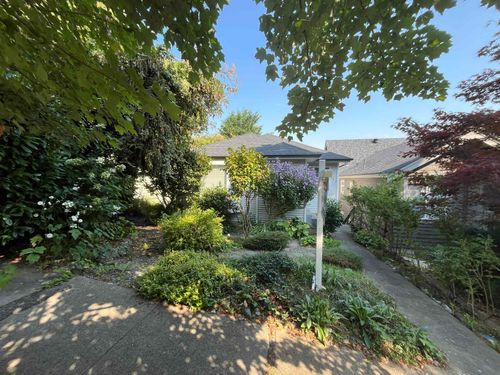 637 W 24th Ave, Vancouver, BC, V5Z2B7 | Card Image