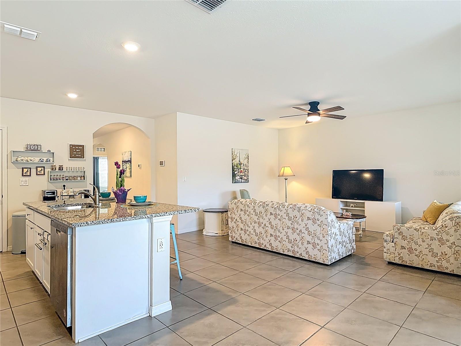 Residential in DELTONA