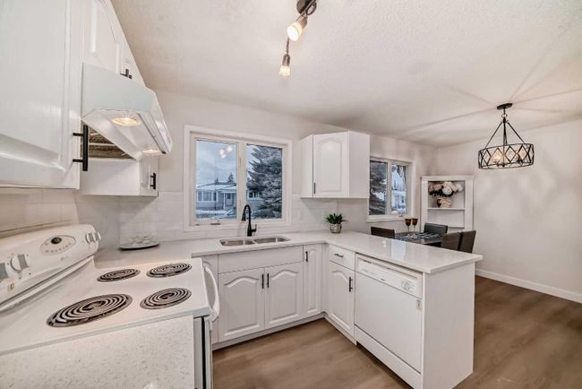 504 Penworth Drive Se, Home with 7 bedrooms, 3 bathrooms and 3 parking in Calgary AB | Image 9