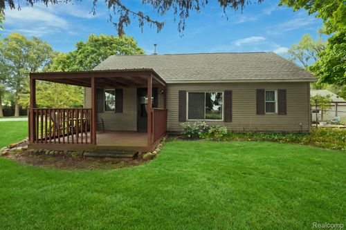 5007 Willard Rd, Birch Run, MI, 48415-8608 | Card Image