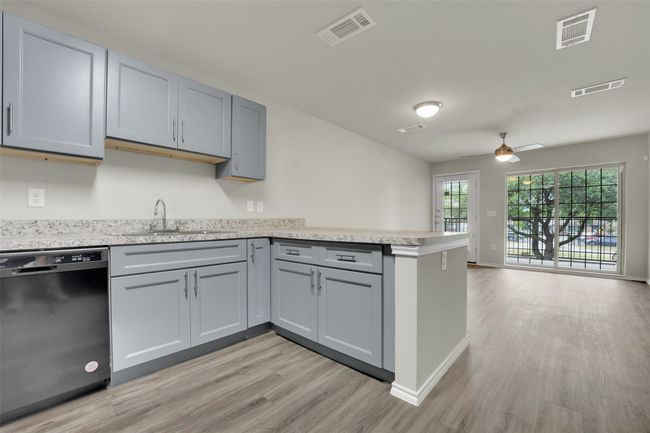 APT-211 - 6108 Abrams Rd, Condo with 2 bedrooms, 1 bathrooms and null parking in Dallas TX | Image 4