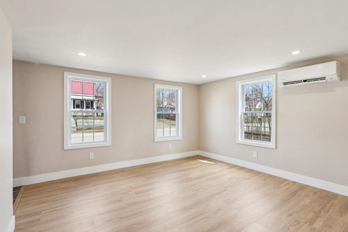 101 Souhegan St, Milford, NH, 03055-3828 | Card Image