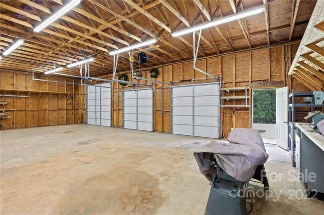3 CAR GARGAGE/WORKSHOP | Image 16