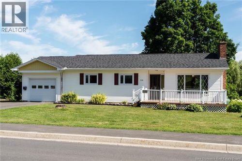 328 Macdonald Ave, Oromocto, NB, E2V1A7 | Card Image