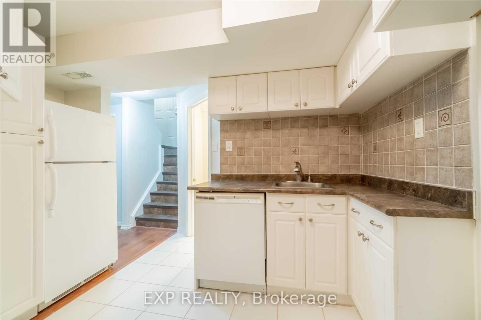 Residential Lease in Toronto (Birchcliffe-Cliffside)