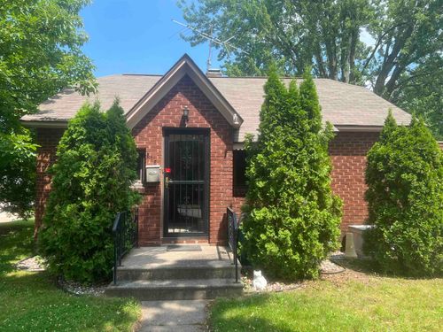 516 W Wausau Ave, Wausau, WI, 54401-2863 | Card Image