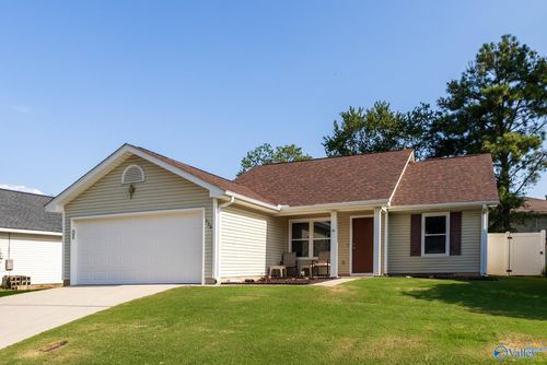 130 Sandy Hollow Dr Nw, Madison, AL, 35757-6861 | Card Image